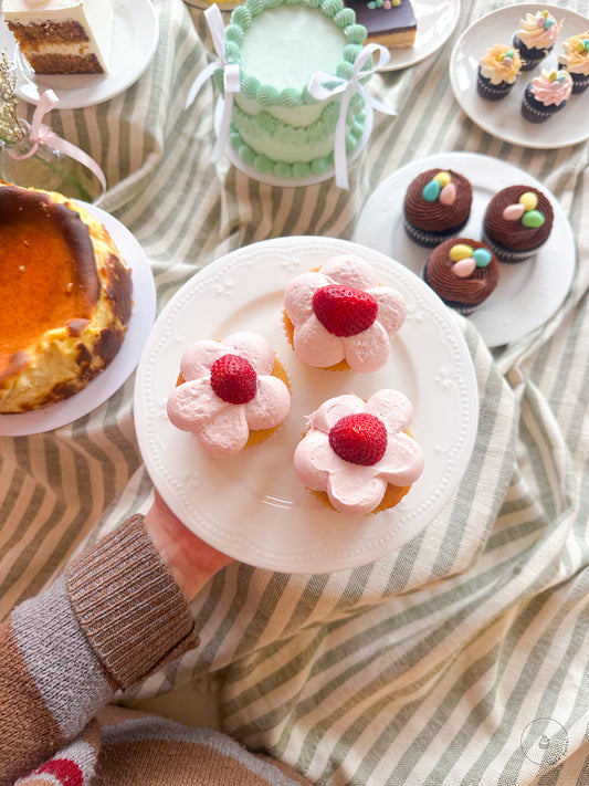 🍓 Berry Strawberry Cupcake