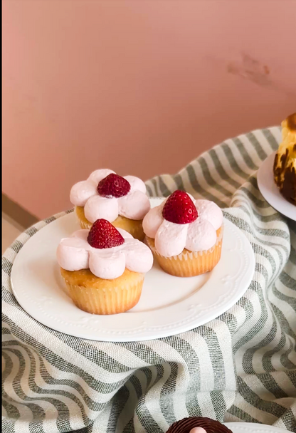 🍓 Berry Strawberry Cupcake