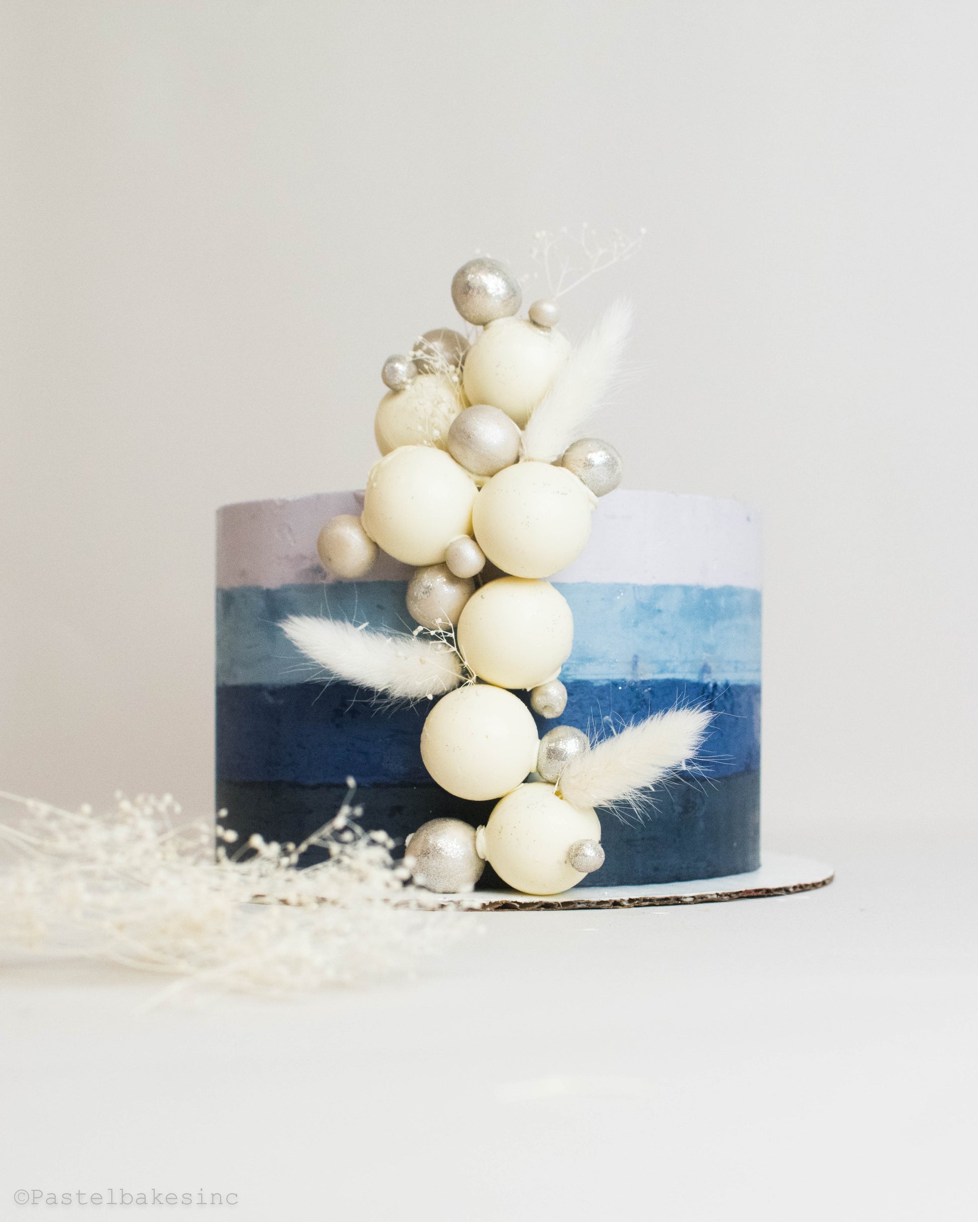 Custom Cake/Cupcake Design.